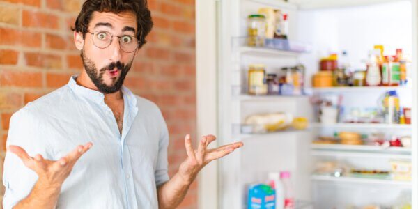 מהם הגורמים לדליפות מים במקרר?